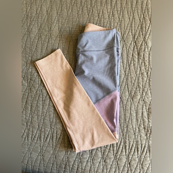 NWOT Outdoor Voices 7/8 Color Block Lilac Lavender Blue Leggings Size S - Picture 9 of 12